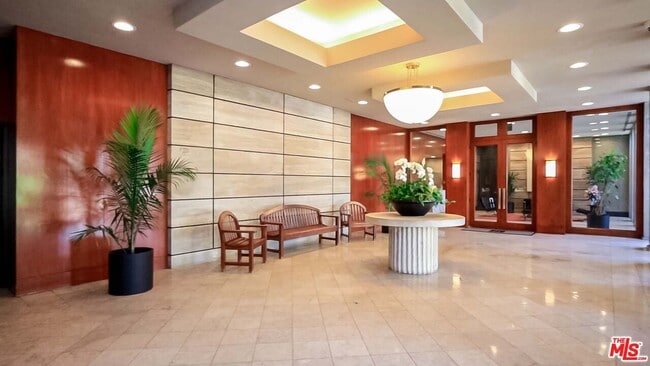 Building Photo - 800 W 1st St