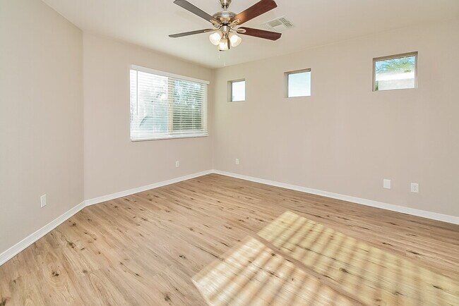 Building Photo - 122 E Camino Limon Verde