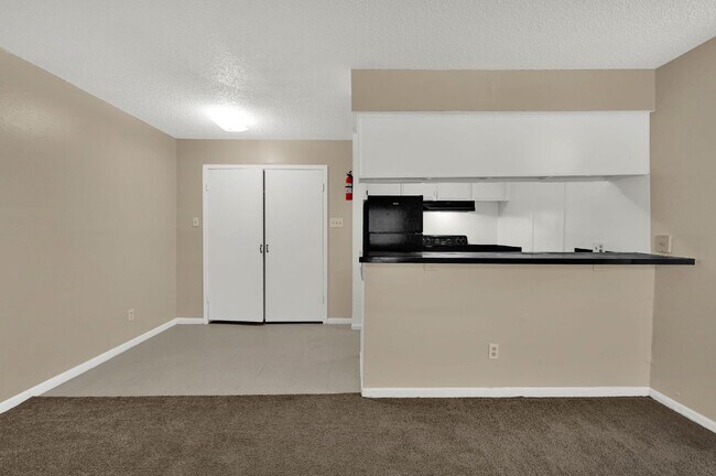 Building Photo - Make this charming studio your new home!