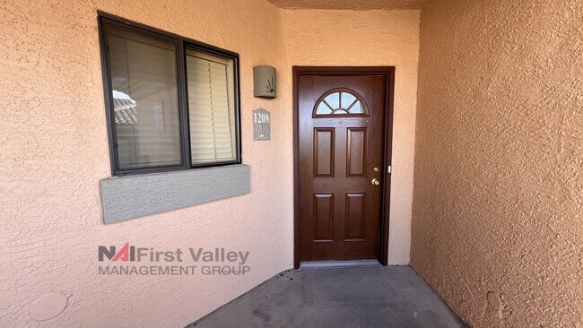 Building Photo - 2 Bedrooms, 2 Baths