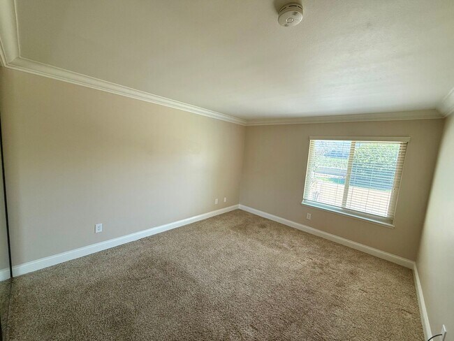 Building Photo - Updated Home in Leisure Village on the Perimeter