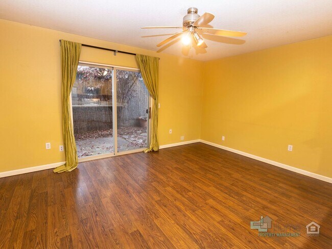 Building Photo - 5215 SE Pardee St