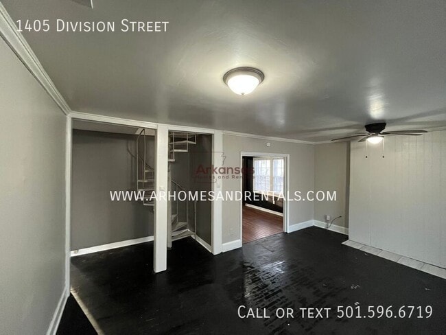 Building Photo - 1405 Division St