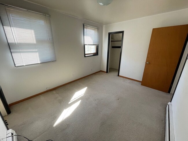 Building Photo - 4 Bedroom Home in Duluth - Available Now!