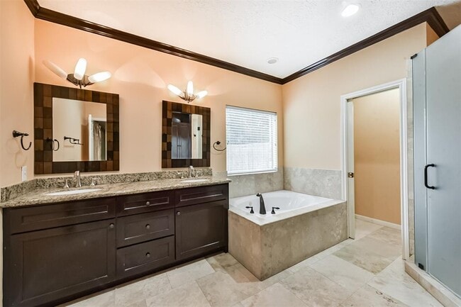 Building Photo - 2427 Shelby Park Dr