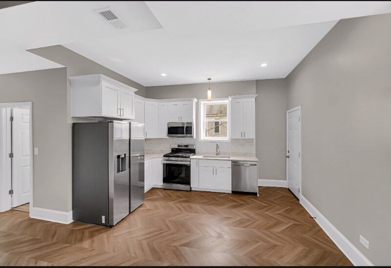 Building Photo - 5626 S Wells St
