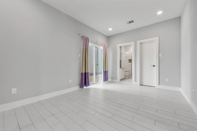 Building Photo - 6106 Clarkson Ln