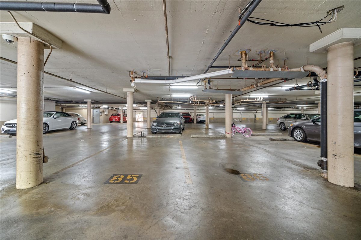 Building Photo - 8530 Holloway Dr