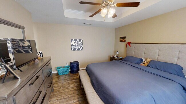 Building Photo - "Charming 3-Bedroom Home with 2 Baths on K...