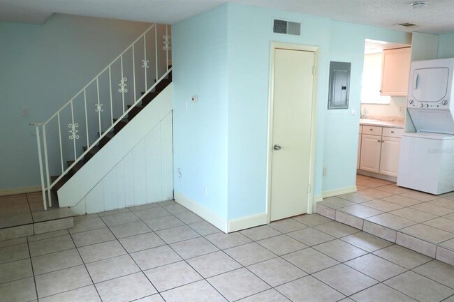 Building Photo - 5712 Townhouse Dr