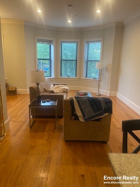 Building Photo - 1089 Beacon St