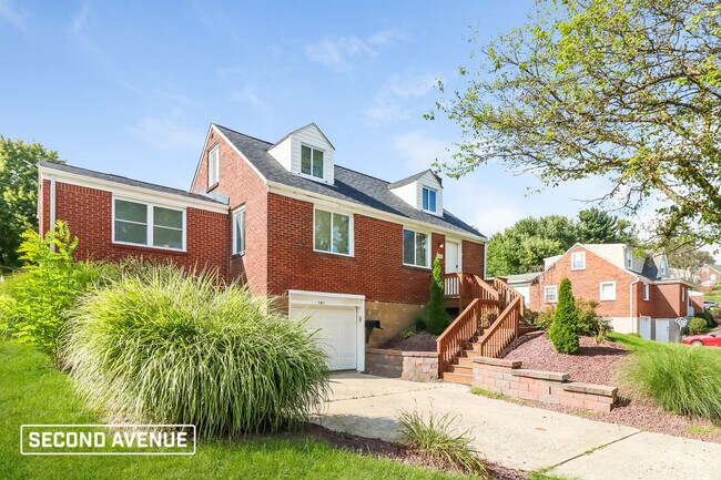 Building Photo - 701 Crestview Dr