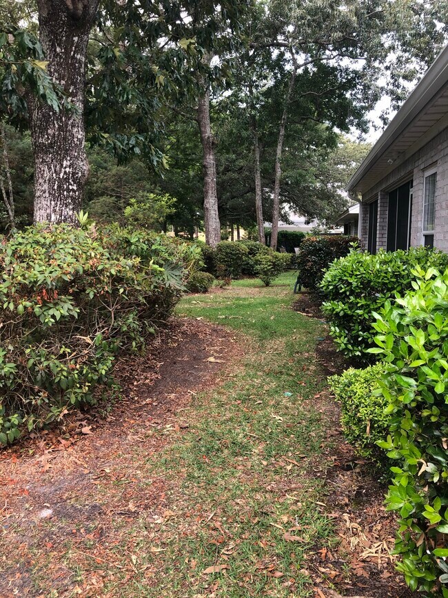 No one behind you - 2067 Ayershire Ln