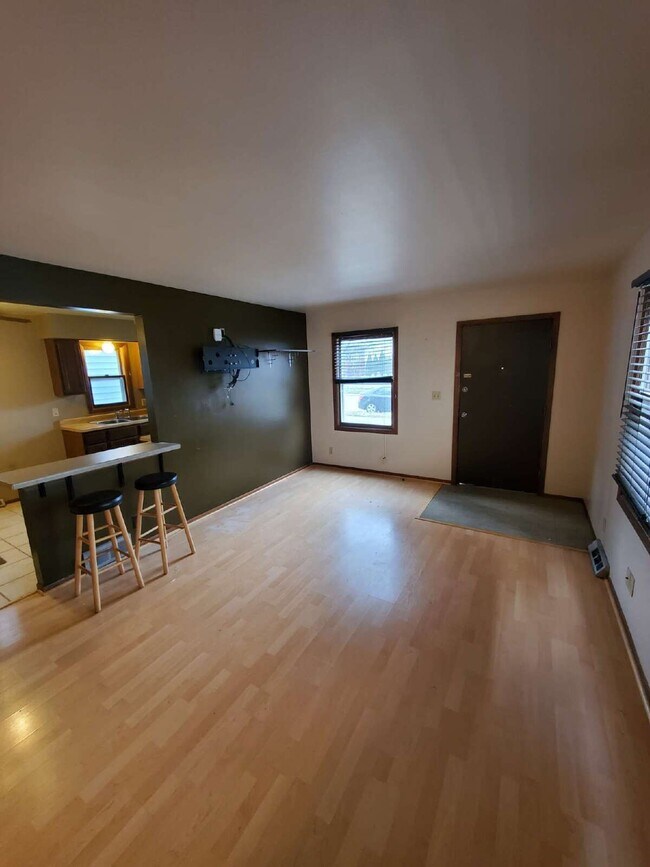 Building Photo - 1112 S 62nd St