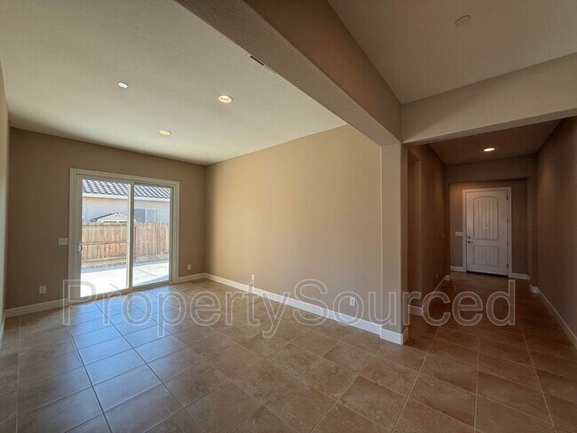 Building Photo - 1073 Kumara St