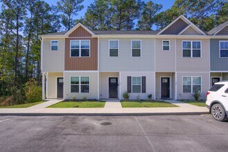 Building Photo - Charming 2-Bed, 2.5-Bath Townhome