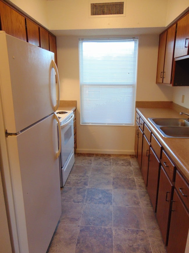 Building Photo - Capstone Townhomes