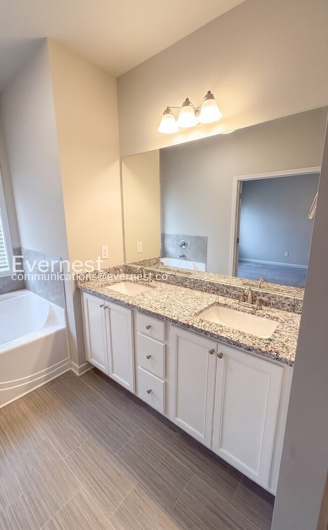 Building Photo - 4-Bed/2-Bath Home/Pet Friendly/Available Now!