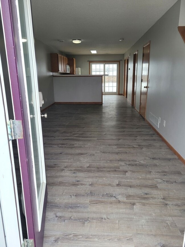 Building Photo - 2 Level Townhouse