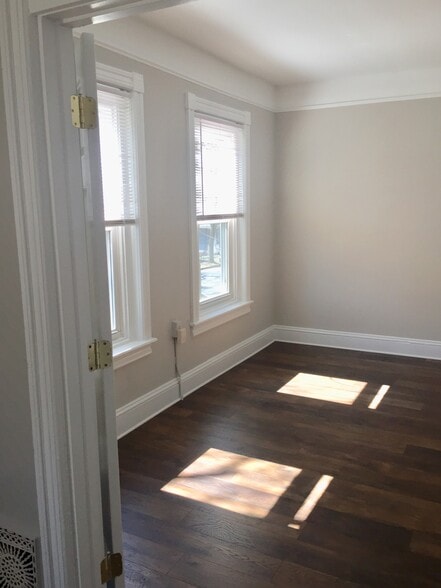 Living room - 1001 Main St