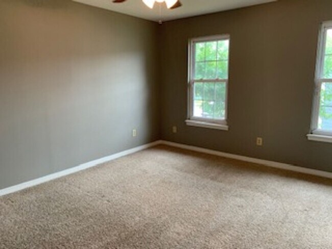 Building Photo - 10301 Loma Vista Dr