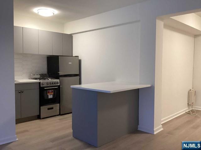 Building Photo - 2160 Center St