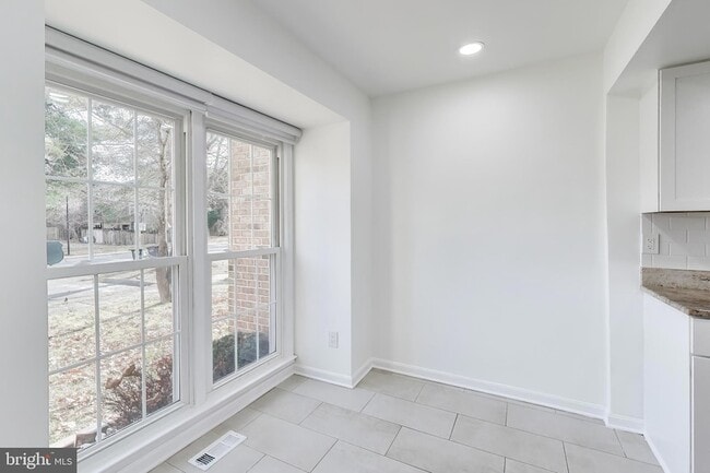 Building Photo - 20210 Maple Leaf Ct