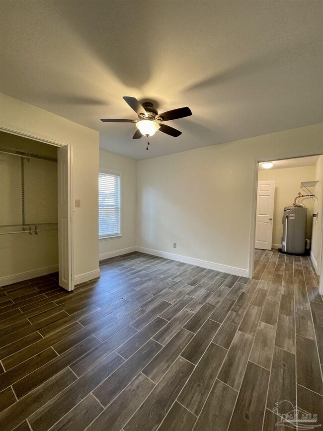 Building Photo - 5864 Tanglewood Dr