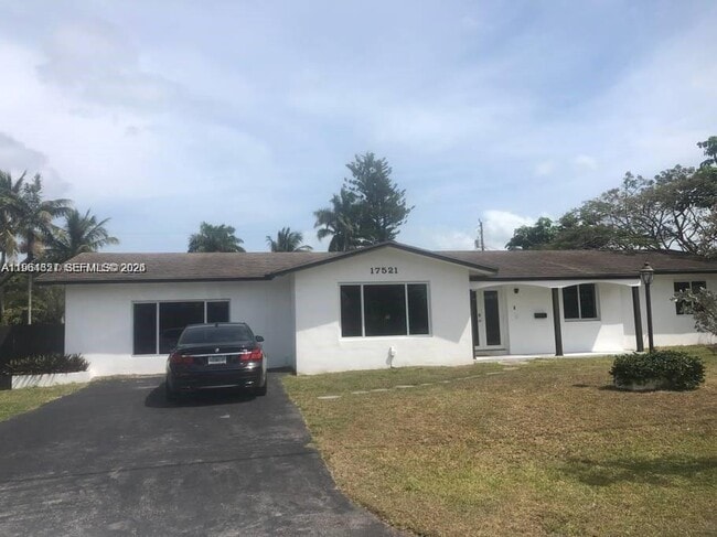 Building Photo - 17521 SW 93rd Ave