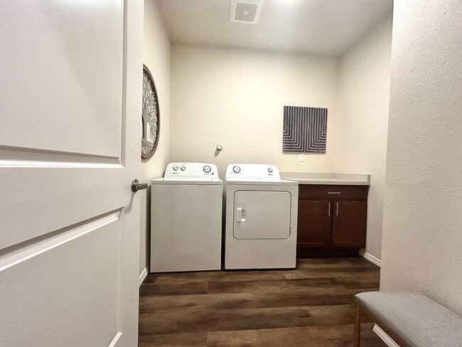 Building Photo - 1218 Tierra Verde Loop