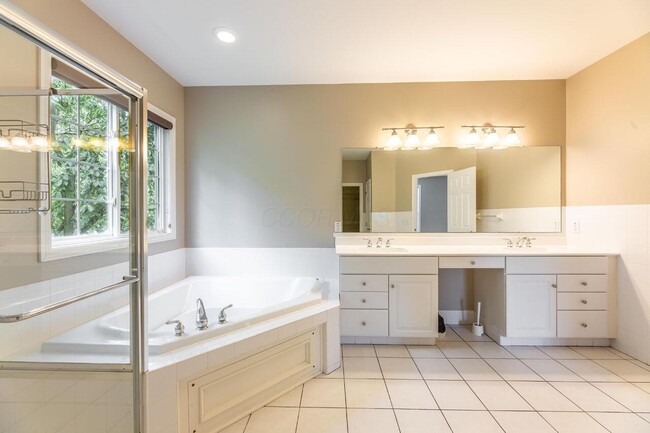 Building Photo - 4930 Brooksview Cir