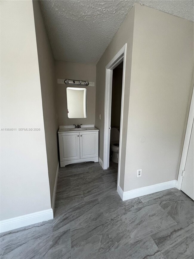 Building Photo - 1247 SW 46th Ave