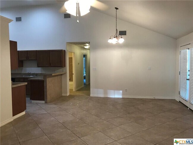 Building Photo - 113 Quail Run