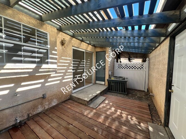 Building Photo - 3 Bedroom Two Story Condo for Rent in West...