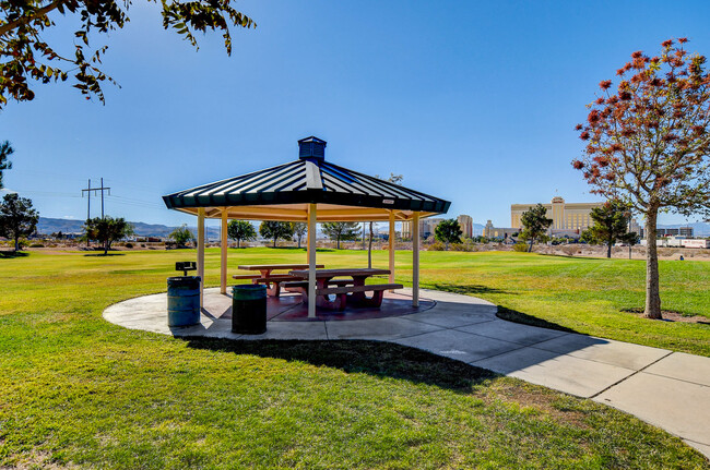 Building Photo - 706 Eros Ct