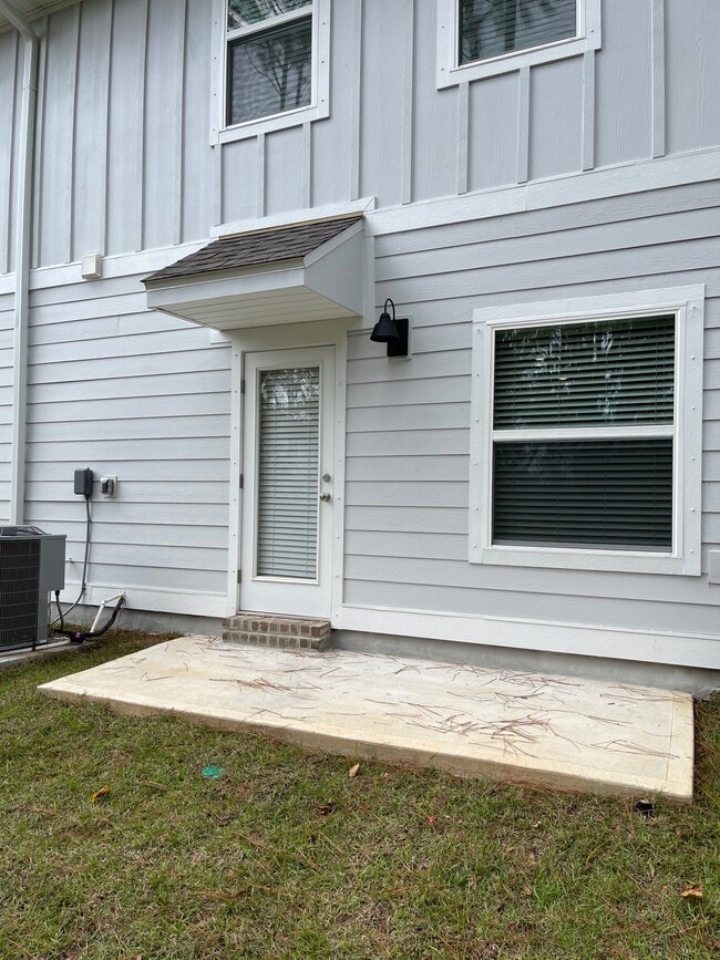 Building Photo - 1630 Iroquois Ct