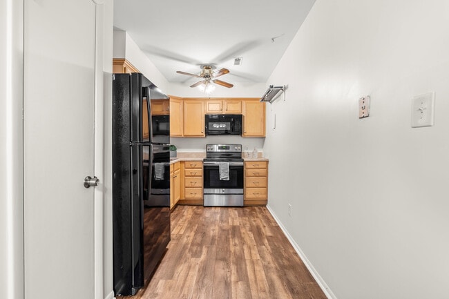 Building Photo - 1212 Schaub Dr