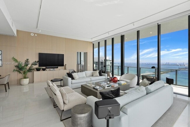 Building Photo - 480 NE 31st St