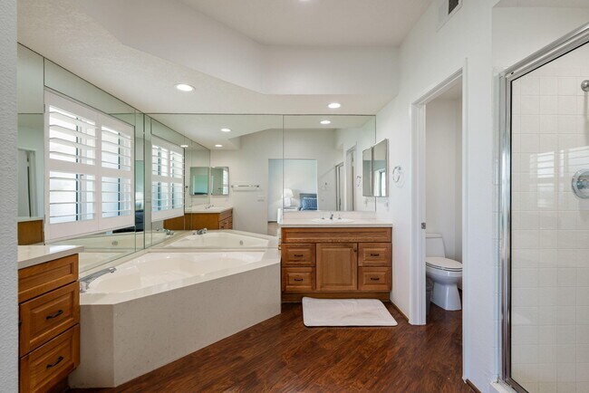 Building Photo - 270 Vista Royale Cir E