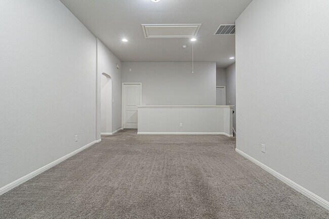 Building Photo - GORGEOUS 4BR 2.5 BATH WITH LOTS OF NEIGHBORHOOD AMENITIES! Available August 7th!