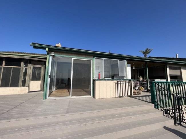 Building Photo - 861 Visalia St