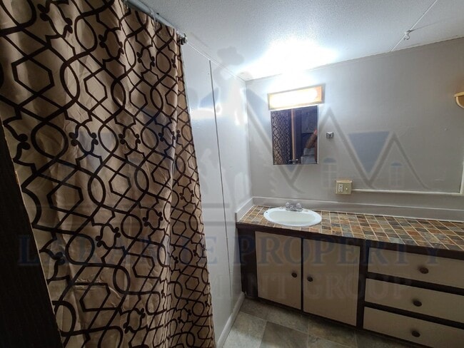 Building Photo - 3 Bedroom South of Laramie