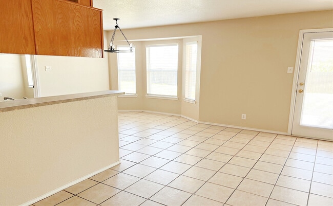 Building Photo - 4203 Lonesome Dove Dr