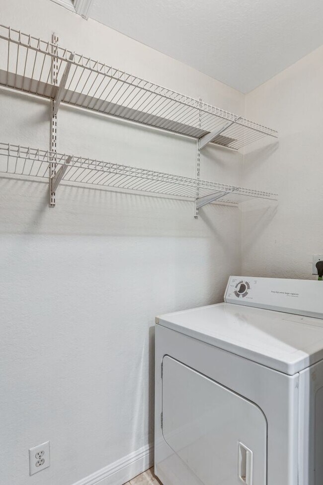 Building Photo - ** IBIS CLUB ** 3 BED / 2 BATH - CONDO - G...