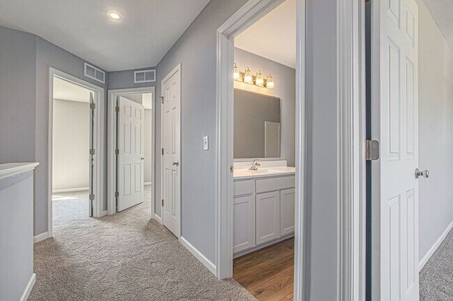 Building Photo - 54154 Angeline Dr