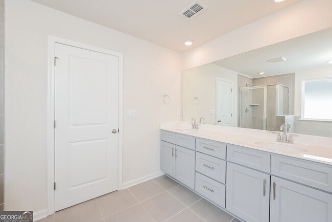 Building Photo - 5834 Un Grv Dr