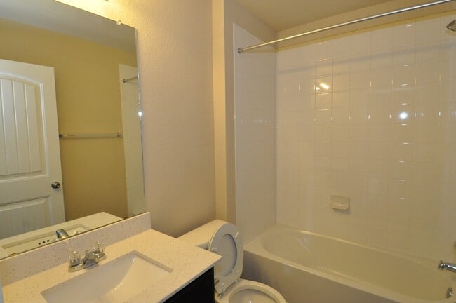 Building Photo - Dont Miss This Beauty In A Quiet Community