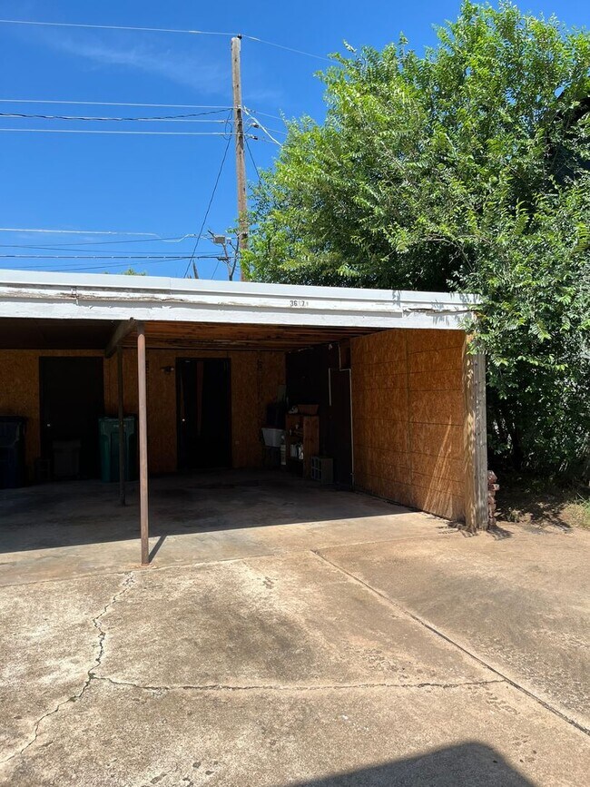 Building Photo - 3617 N Drexel Blvd