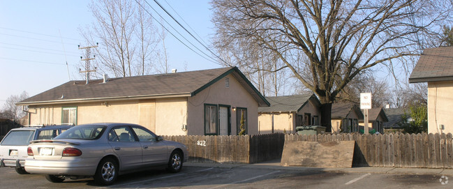 Building Photo - 826-838 Carmelita Ave