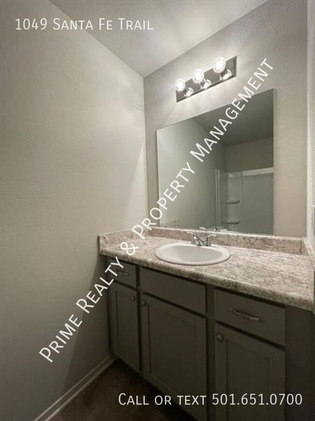 Building Photo - 1049 Santa Fe Trl